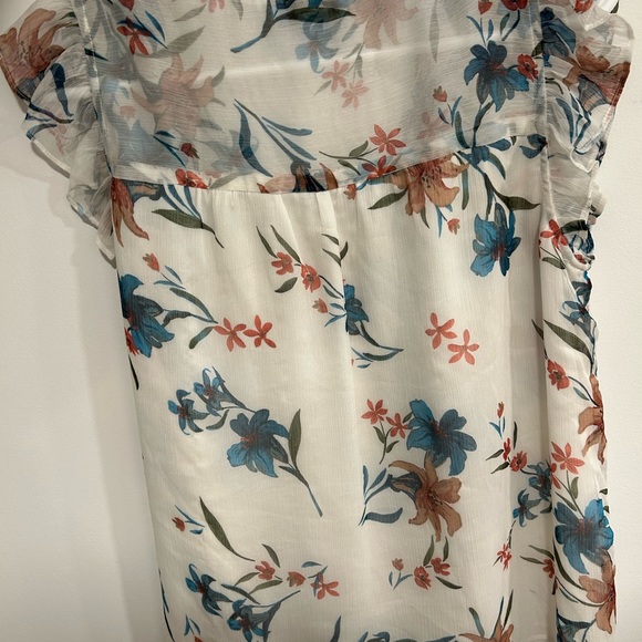 Loose top, tie at the top. Beautiful for summer. - Picture 2 of 3